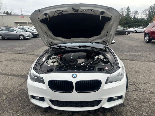 2015 BMW 5 Series Image 25