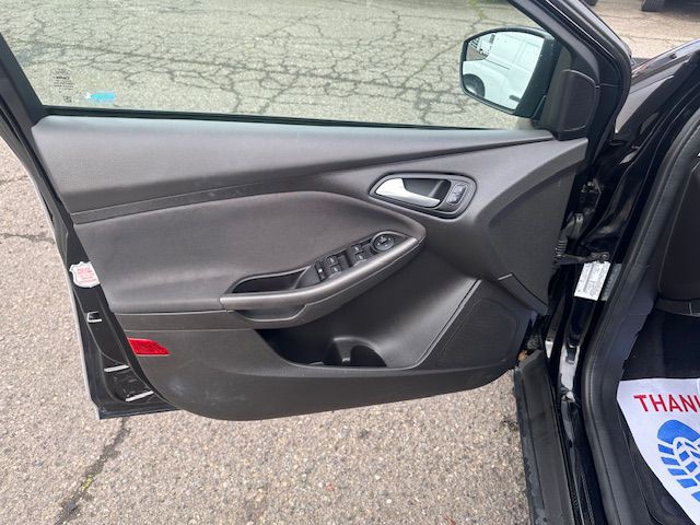2016 Ford Focus Image 10