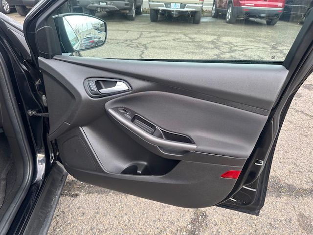 2016 Ford Focus Image 13