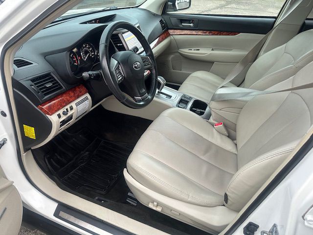 2012 Subaru Outback Image 9