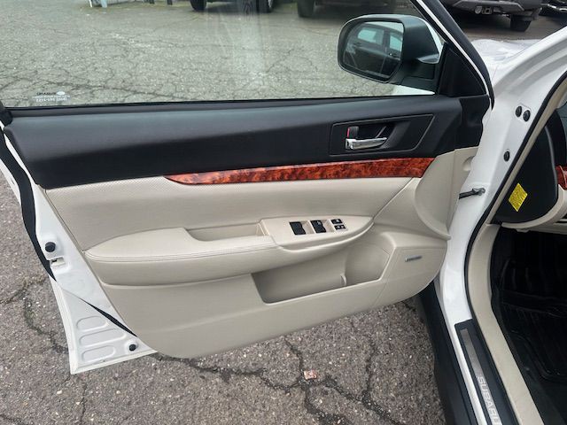 2012 Subaru Outback Image 10