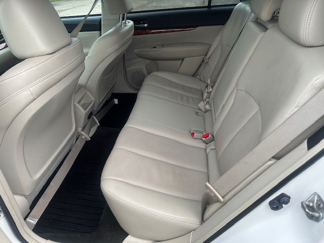 2012 Subaru Outback Image 11