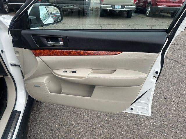 2012 Subaru Outback Image 13