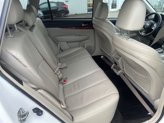 2012 Subaru Outback Image 14