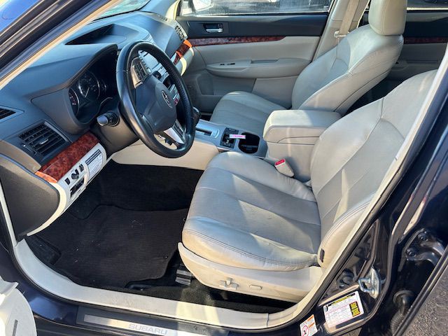 2012 Subaru Outback Image 9