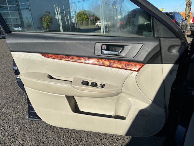 2012 Subaru Outback Image 10