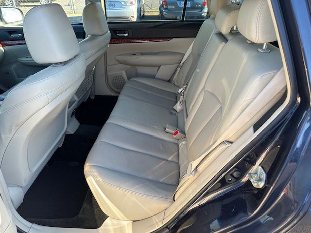 2012 Subaru Outback Image 11