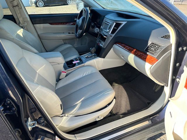2012 Subaru Outback Image 12