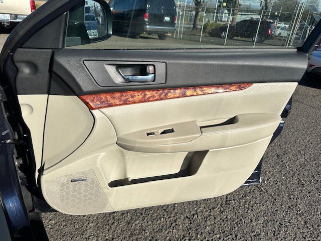 2012 Subaru Outback Image 13