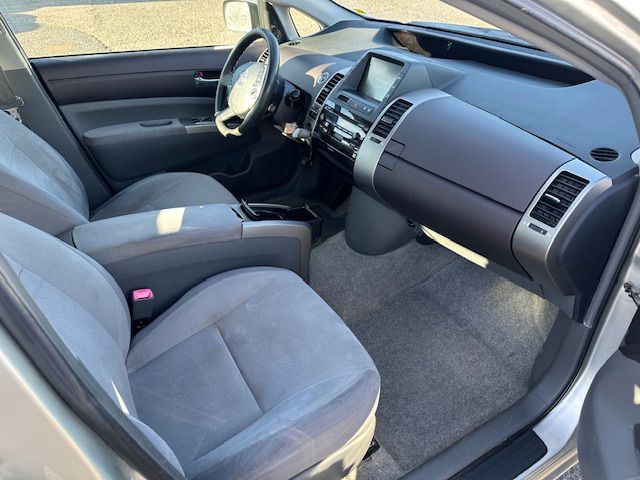 2004 Toyota Prius Image 12