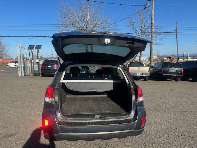2014 Subaru Outback Image 16