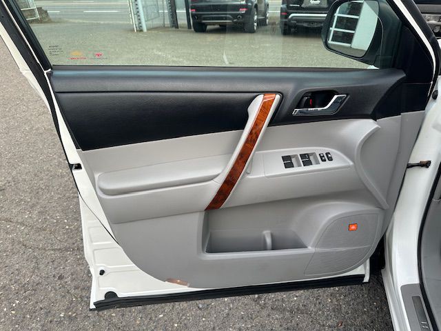 2012 Toyota Highlander Image 10