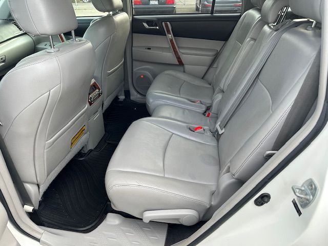 2012 Toyota Highlander Image 11