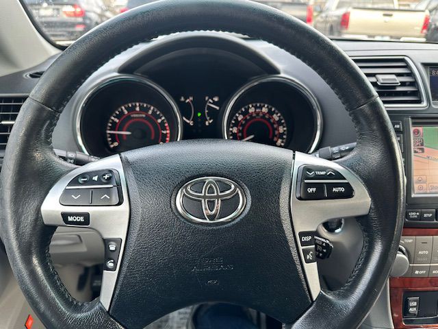 2012 Toyota Highlander Image 23