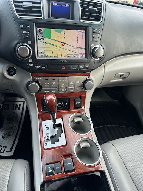 2012 Toyota Highlander Image 24