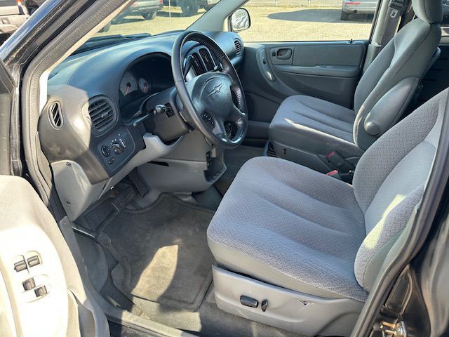 2006 Chrysler Town & Country Image 9