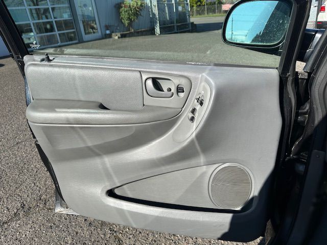 2006 Chrysler Town & Country Image 10