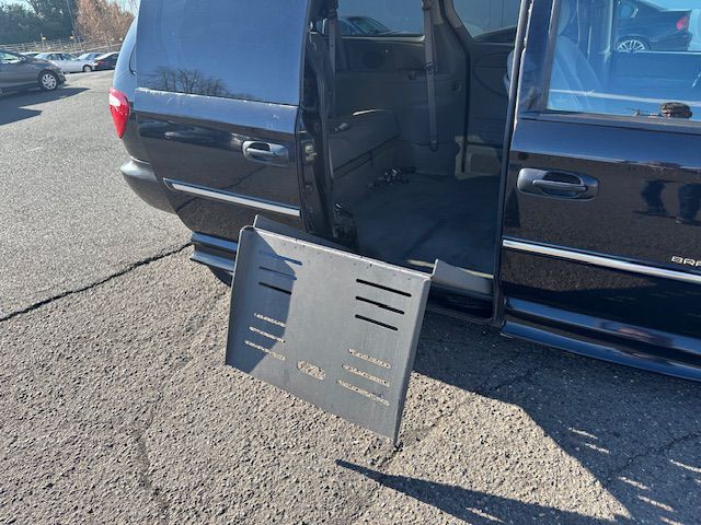 2006 Chrysler Town & Country Image 18