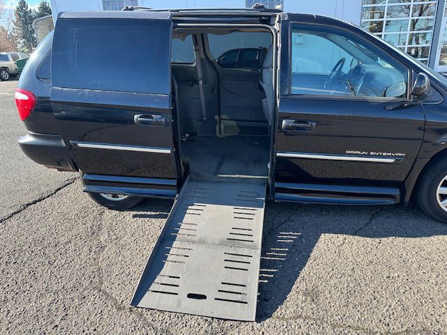 2006 Chrysler Town & Country Image 19