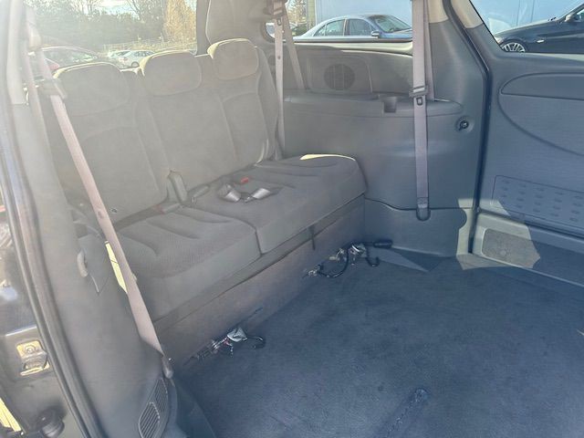 2006 Chrysler Town & Country Image 20