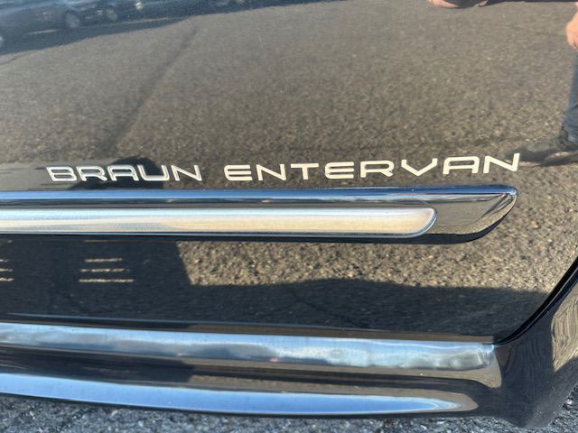 2006 Chrysler Town & Country Image 21