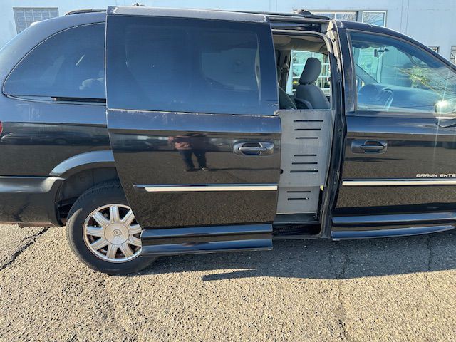 2006 Chrysler Town & Country Image 24