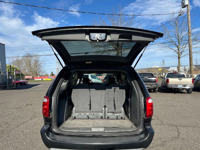 2006 Chrysler Town & Country Image 25