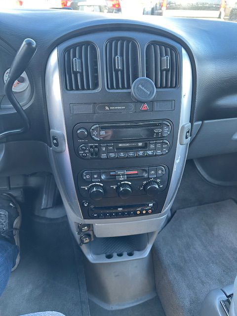 2006 Chrysler Town & Country Image 29