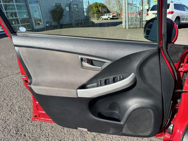 2013 Toyota Prius Image 10