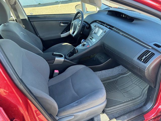 2013 Toyota Prius Image 12