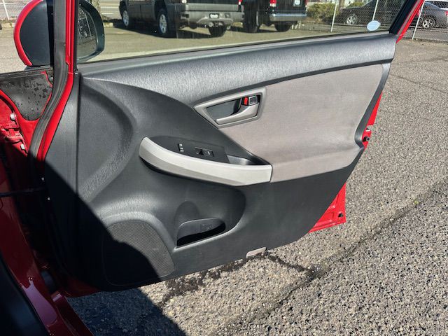 2013 Toyota Prius Image 13