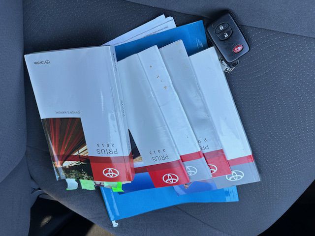 2013 Toyota Prius Image 21