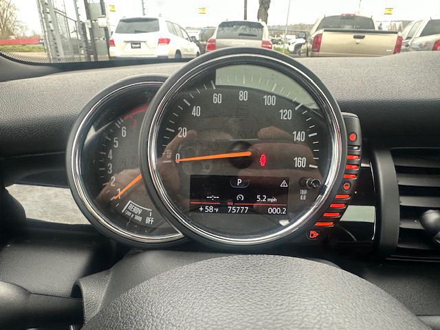 2015 MINI Cooper Image 14