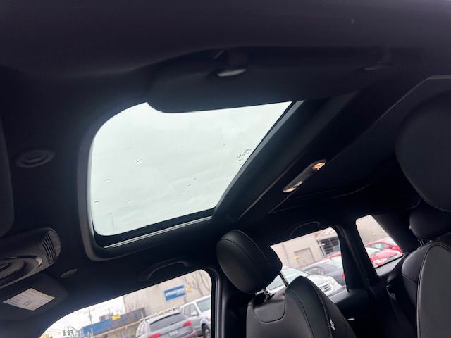 2015 MINI Cooper Image 18