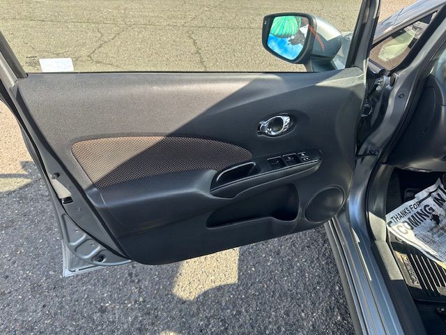 2015 Nissan Versa Image 11