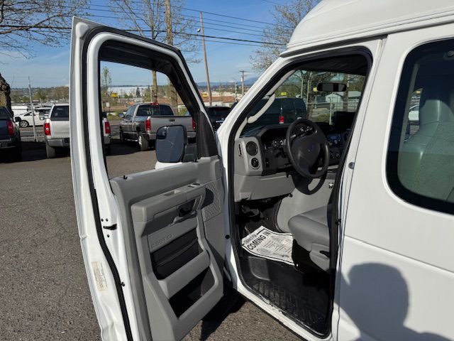 2013 Ford Econoline Image 12