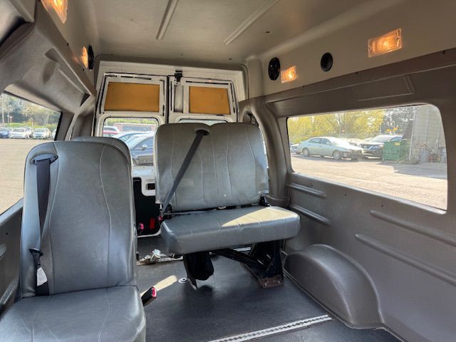 2013 Ford Econoline Image 16