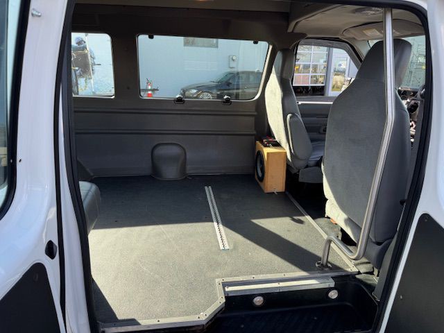 2013 Ford Econoline Image 17