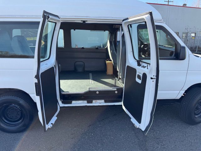 2013 Ford Econoline Image 18