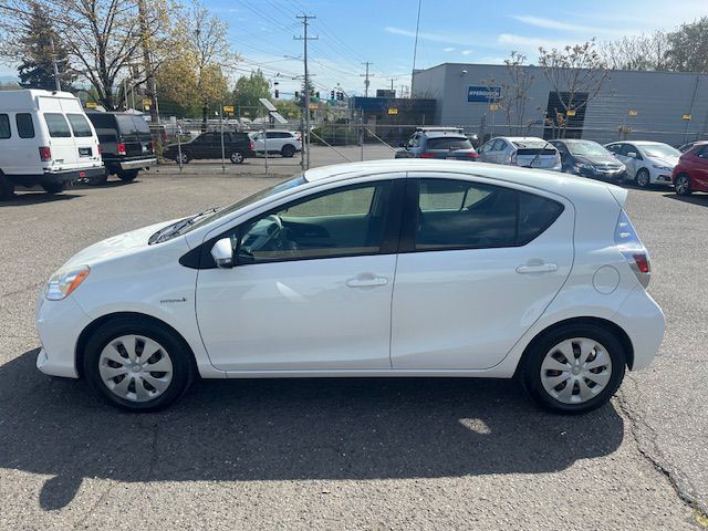 2012 Toyota Prius Image 2
