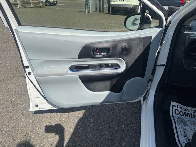 2012 Toyota Prius Image 10