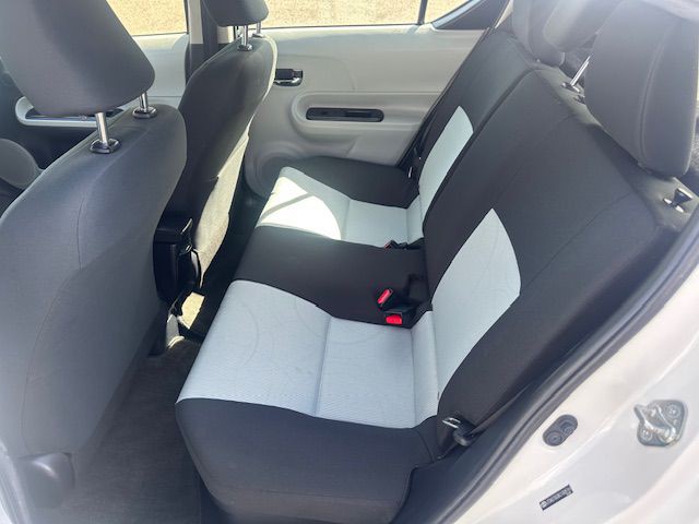 2012 Toyota Prius Image 11