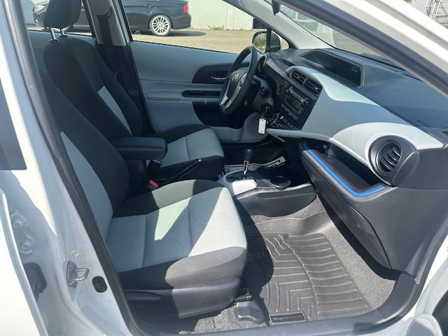2012 Toyota Prius Image 12
