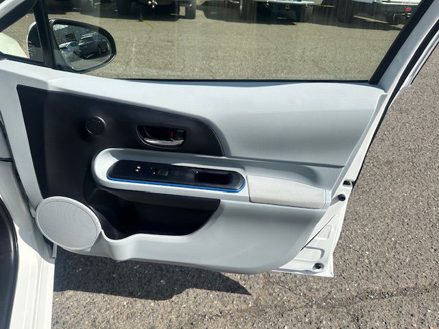2012 Toyota Prius Image 13