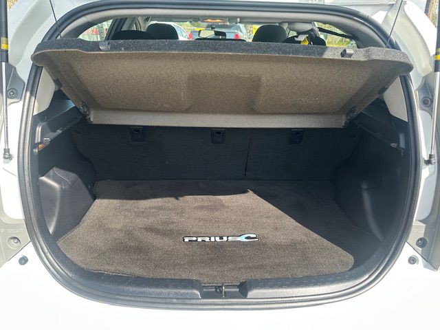 2012 Toyota Prius Image 15