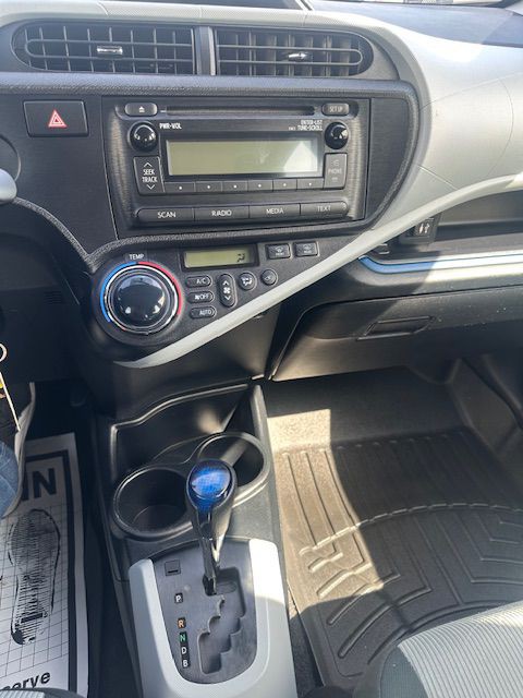 2012 Toyota Prius Image 20