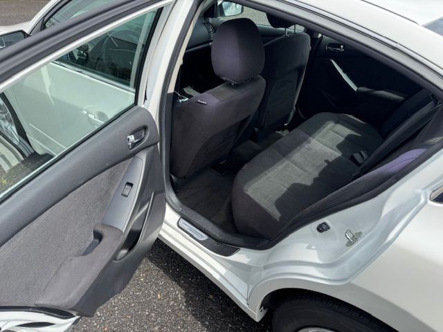 2012 Nissan Altima Image 9