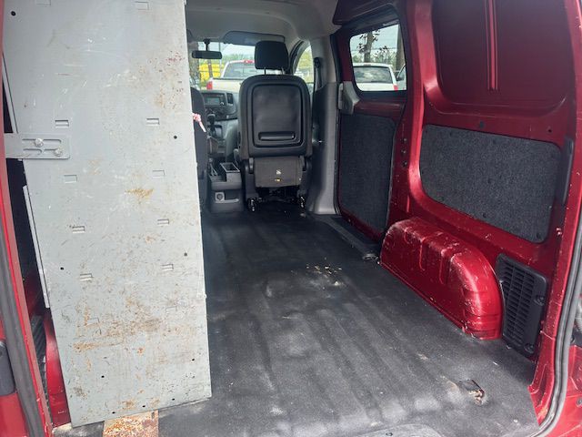 2015 Chevrolet Express Image 17
