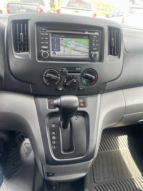 2015 Chevrolet Express Image 21