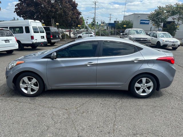 2013 Hyundai Elantra Image 2